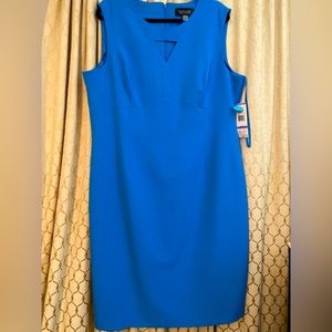 Evan Picone Sleeveless Sheath with Cut Out Detail on front Size 18